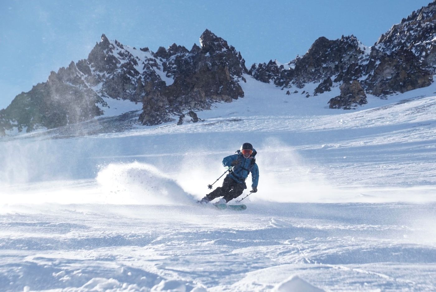 Bajada en nieve polvo